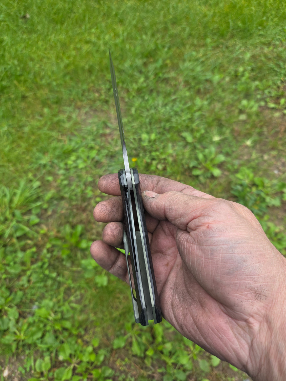 Carbon fiber Titanium linner lock