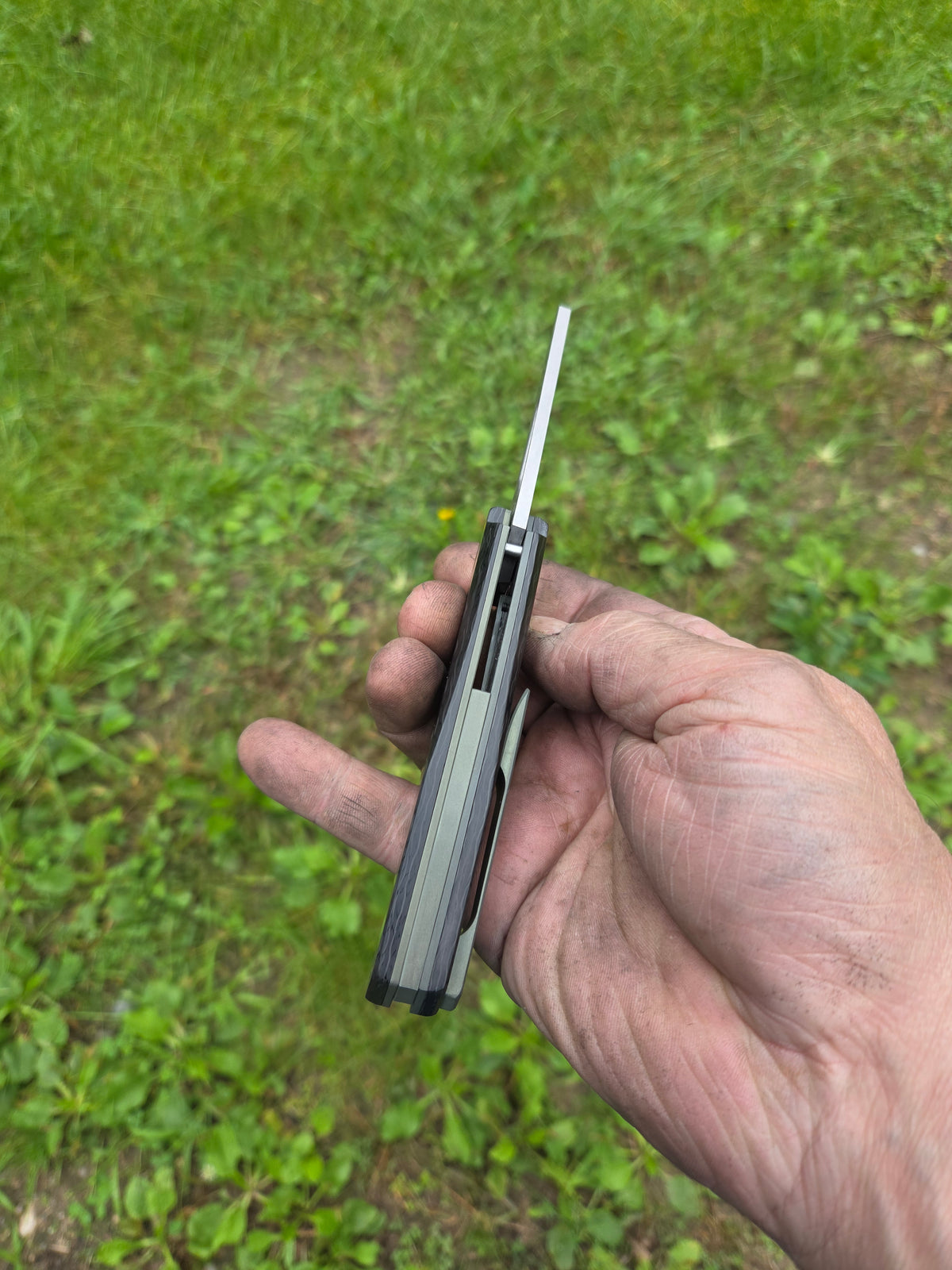 Carbon fiber Titanium linner lock
