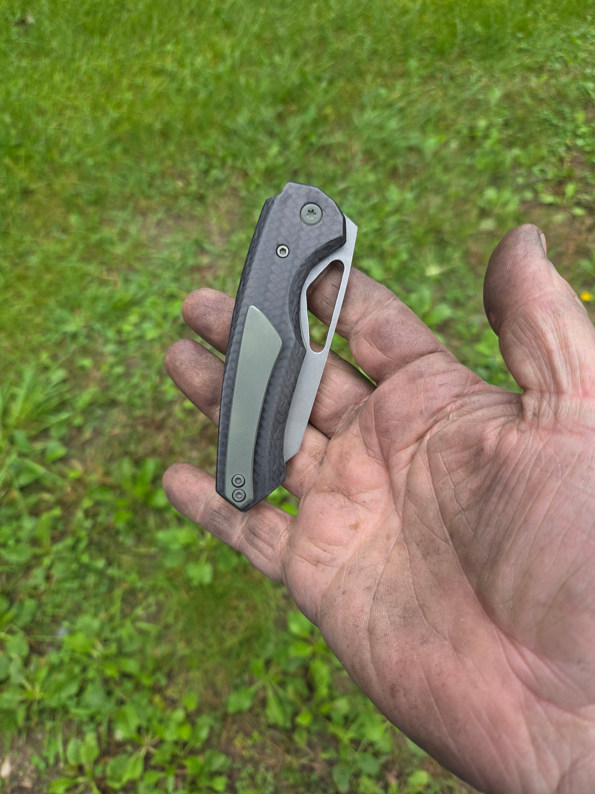 Carbon fiber Titanium linner lock