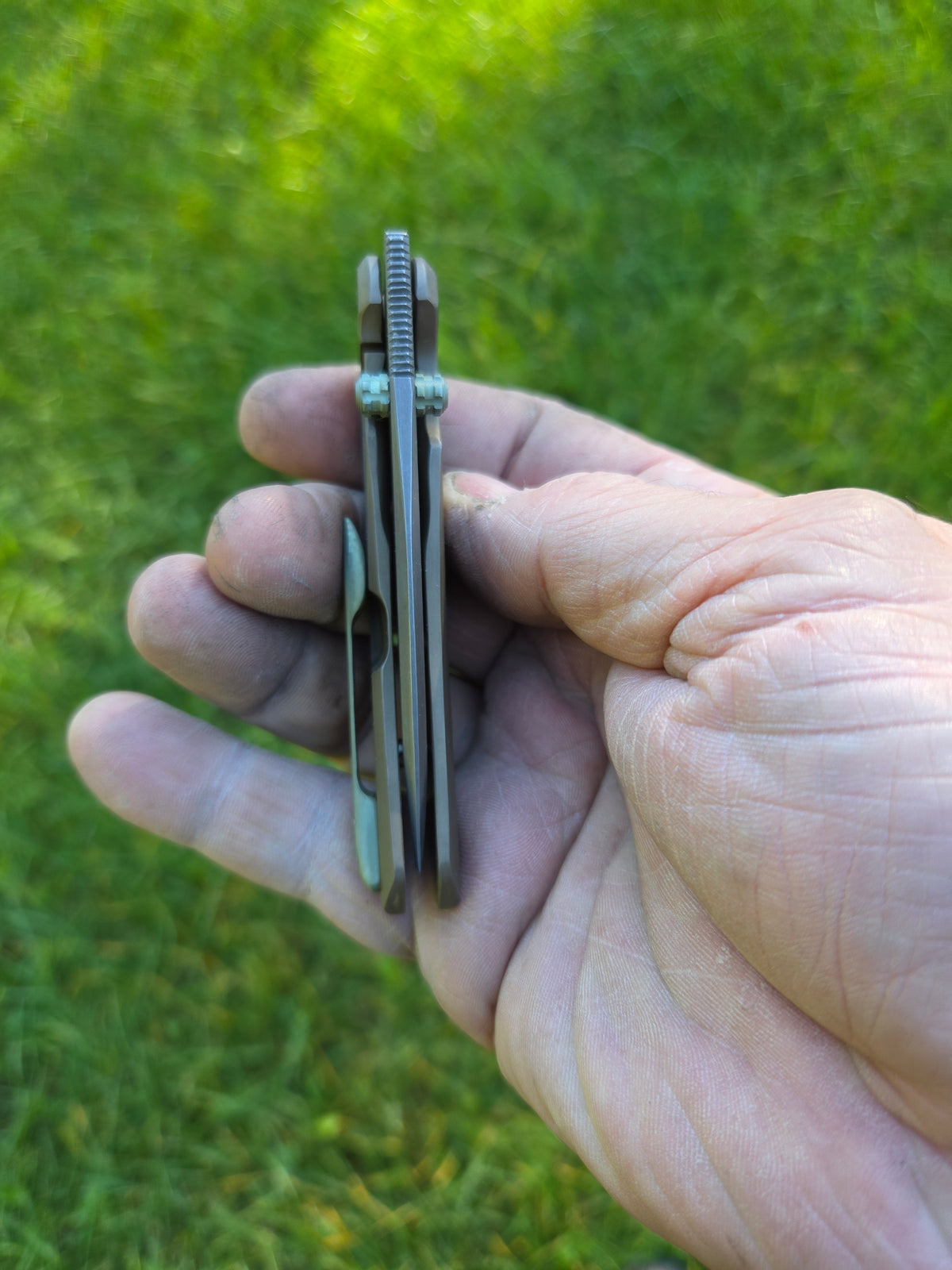 3" titanium frame lock.