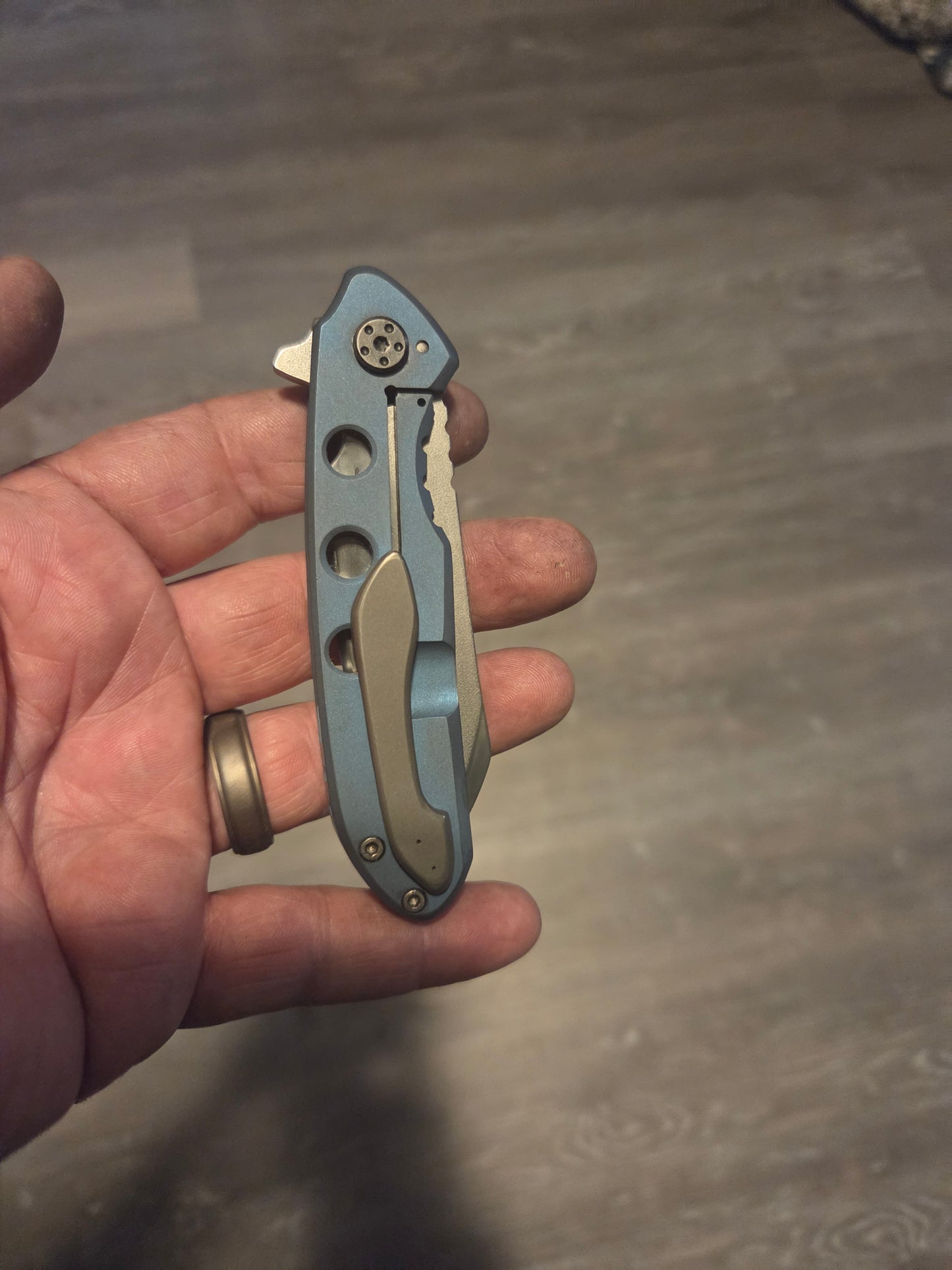 Blue anodized titanium frame lock