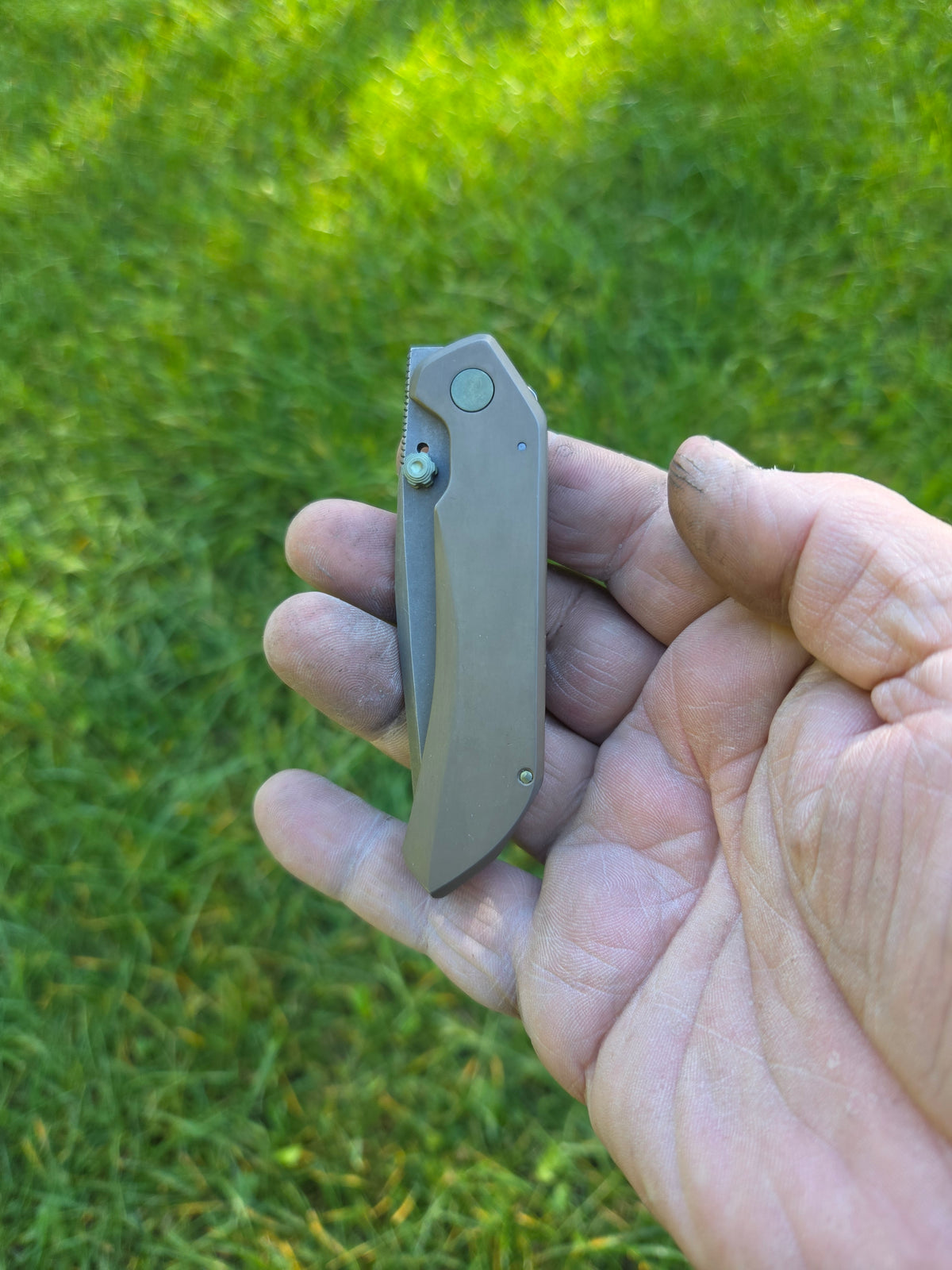 3" titanium frame lock.