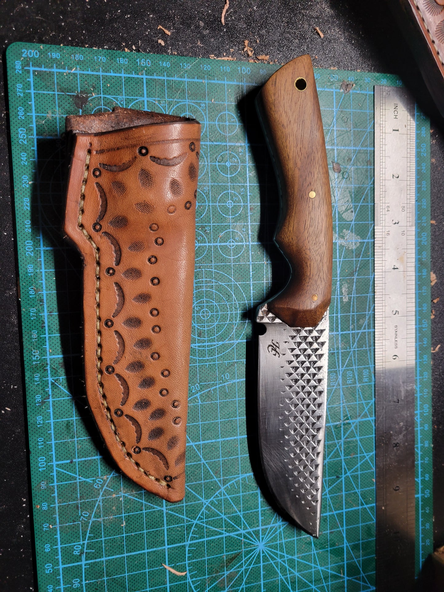 Hunting knives