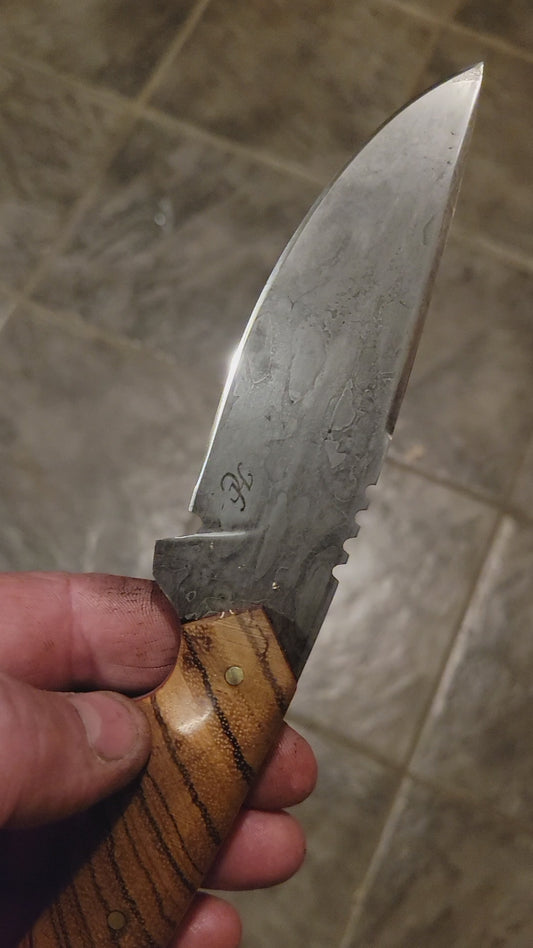 Roller chain demascus hunting knife